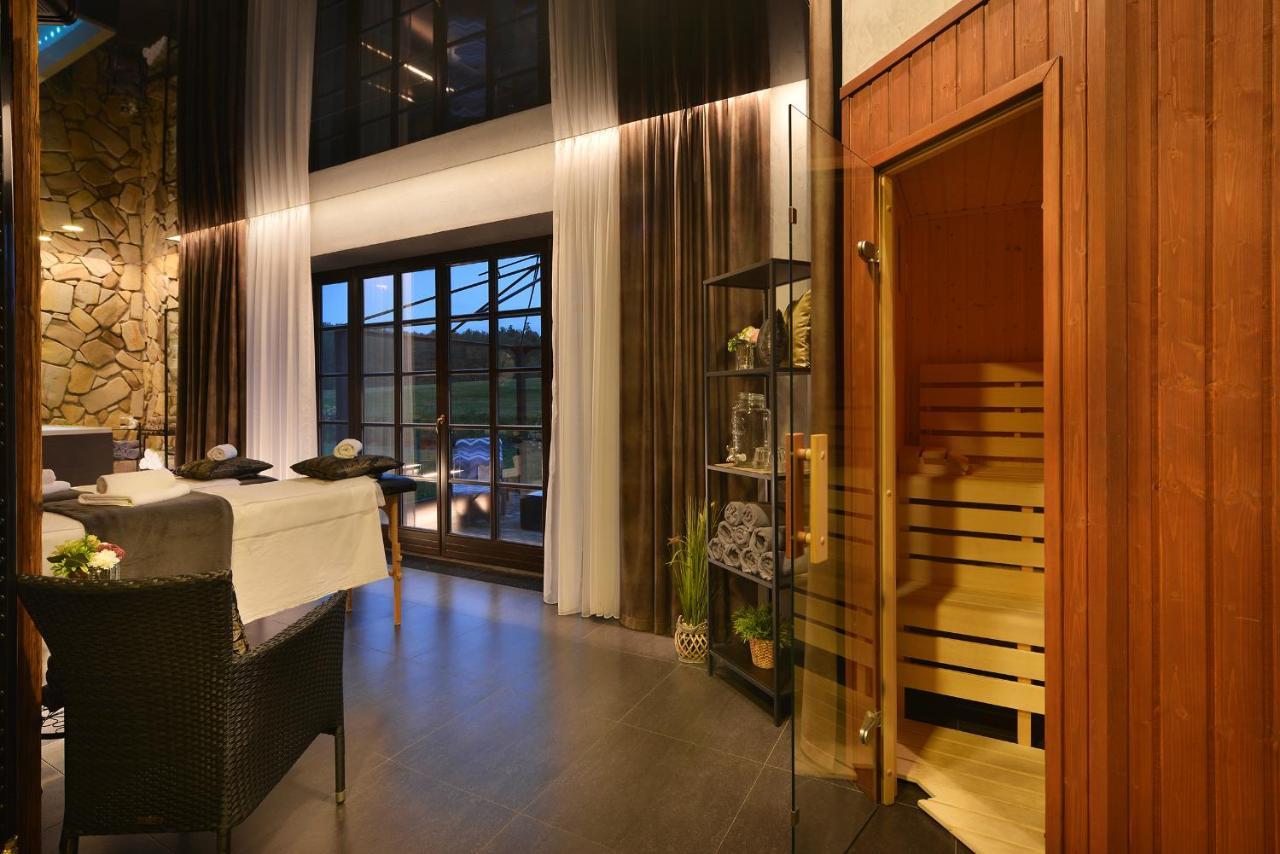 Rezidence Pihel Hotel โนวีบอร์ ภายนอก รูปภาพ