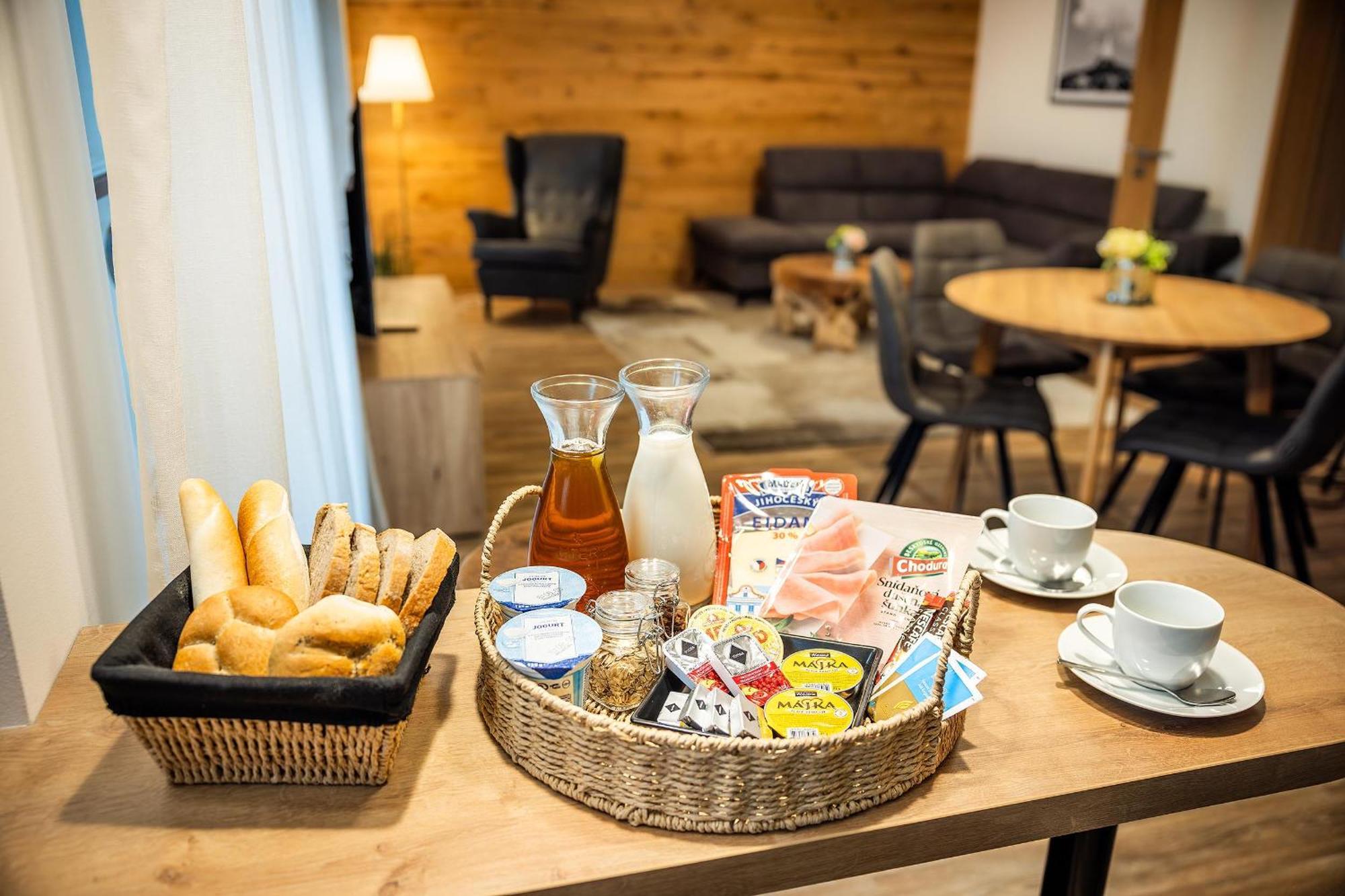 Rezidence Pihel Hotel โนวีบอร์ ภายนอก รูปภาพ